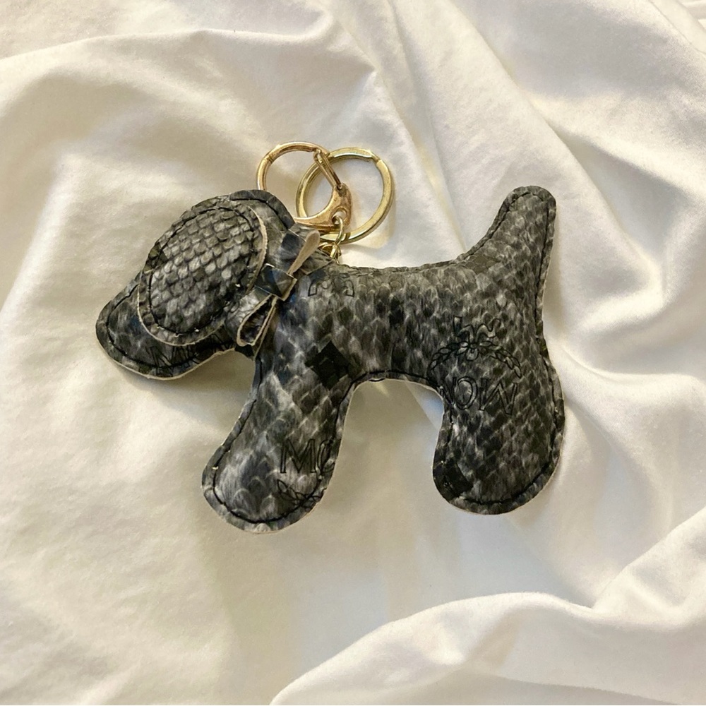 KeyChain Grey Funky Big Dog Ostrich leather